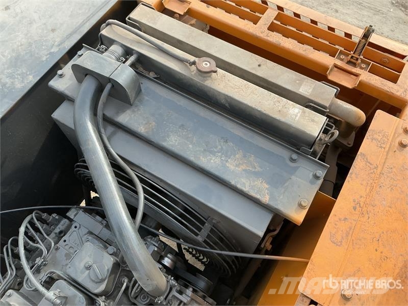 Hyundai R215 Tracked Excavator Гусеничні екскаватори