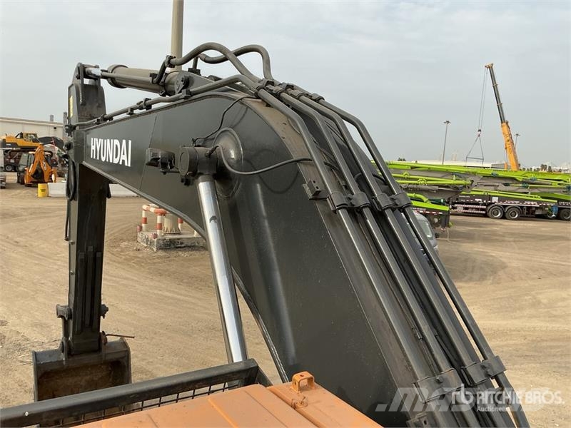 Hyundai R215 Tracked Excavator Гусеничні екскаватори