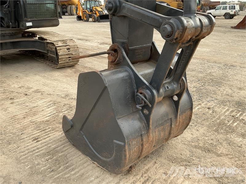 Hyundai R215 Tracked Excavator Гусеничні екскаватори