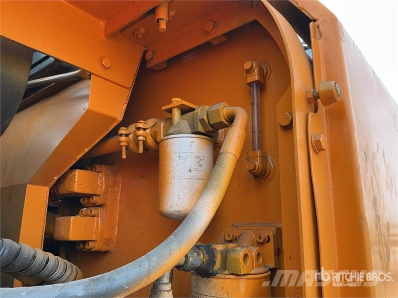 Hyundai R215 Tracked Excavator Гусеничні екскаватори