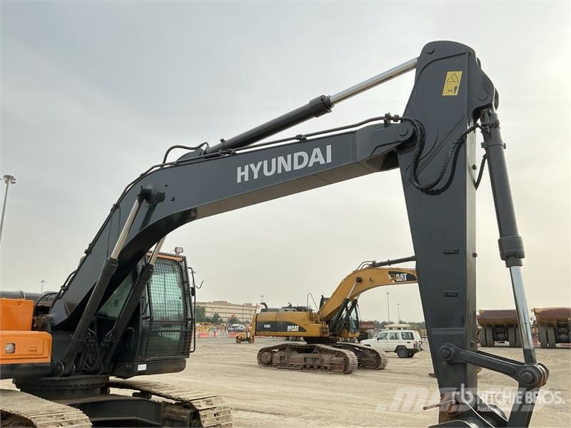 Hyundai R215 Tracked Excavator Гусеничні екскаватори