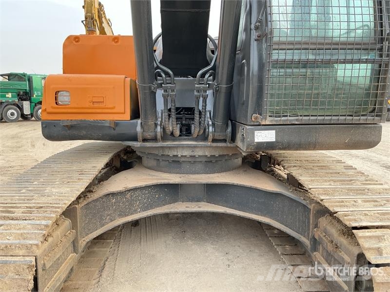 Hyundai R215 Tracked Excavator Гусеничні екскаватори