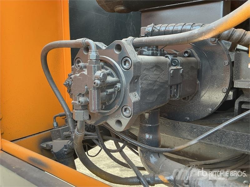 Hyundai R215 Tracked Excavator Гусеничні екскаватори