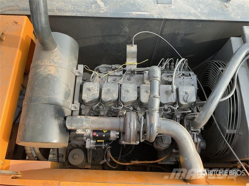 Hyundai R215 Tracked Excavator Гусеничні екскаватори