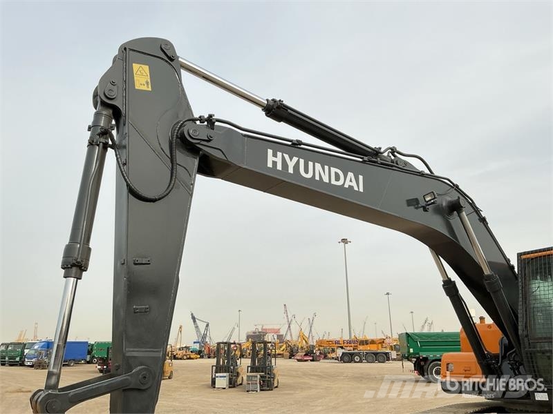 Hyundai R215 Tracked Excavator Гусеничні екскаватори