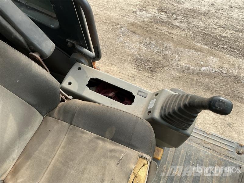 Hyundai R215 Tracked Excavator Гусеничні екскаватори