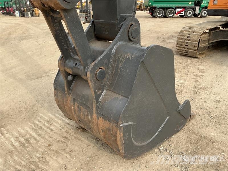 Hyundai R215 Tracked Excavator Гусеничні екскаватори