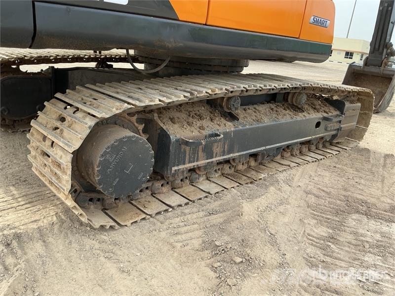 Hyundai R215 Tracked Excavator Гусеничні екскаватори