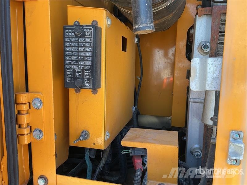 Hyundai R215L Tracked Excavator Roomikekskavaatorid