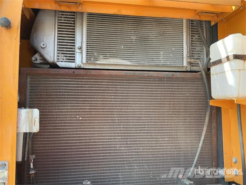 Hyundai R215L Tracked Excavator Roomikekskavaatorid