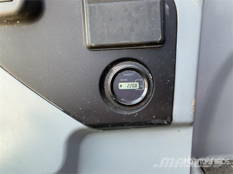 Hyundai R215L Tracked Excavator Roomikekskavaatorid