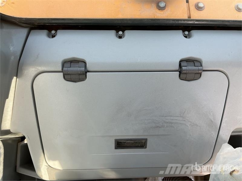 Hyundai R215L Tracked Excavator Roomikekskavaatorid
