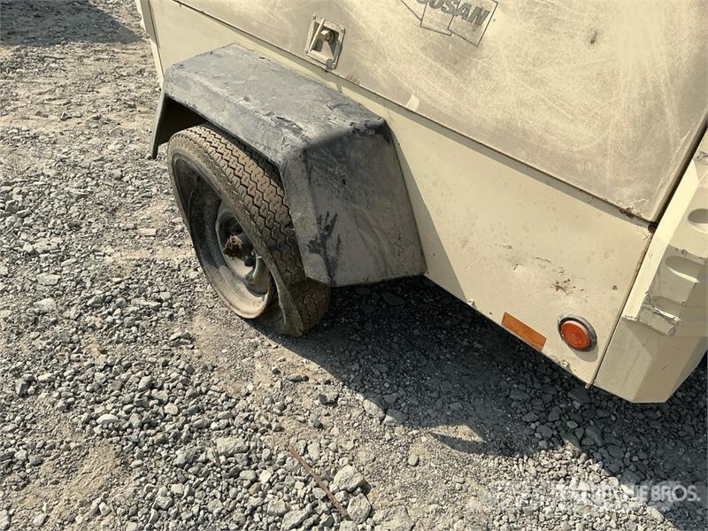 Ingersoll Rand P185WJD Mobile Air Compressor (Inoperable) Kompressorid