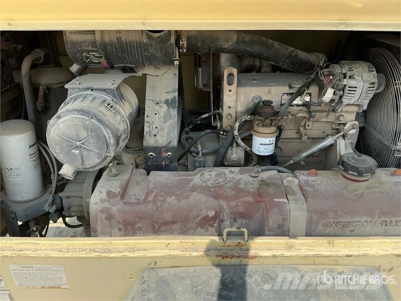 Ingersoll Rand P185WJD Mobile Air Compressor مكابس