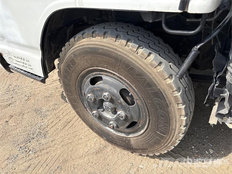 Isuzu NPR Camiones plataforma