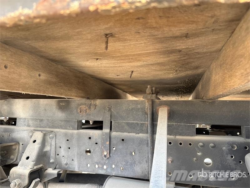 Isuzu NPR Camiones plataforma
