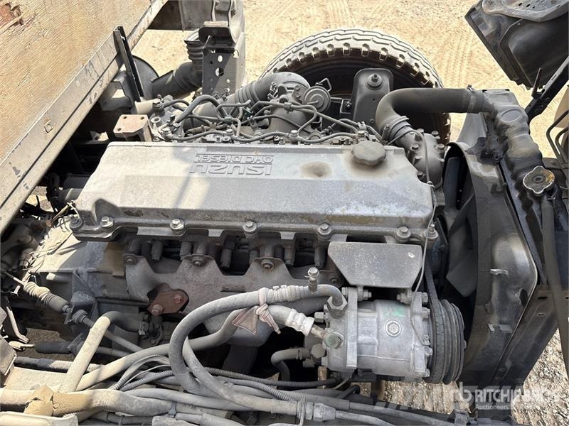 Isuzu NPR Camiones plataforma