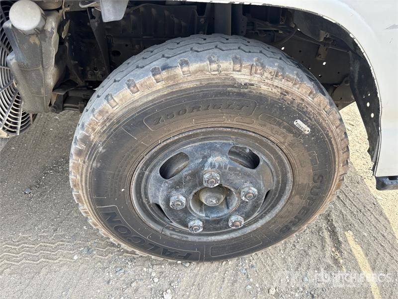 Isuzu NPR Camiones plataforma