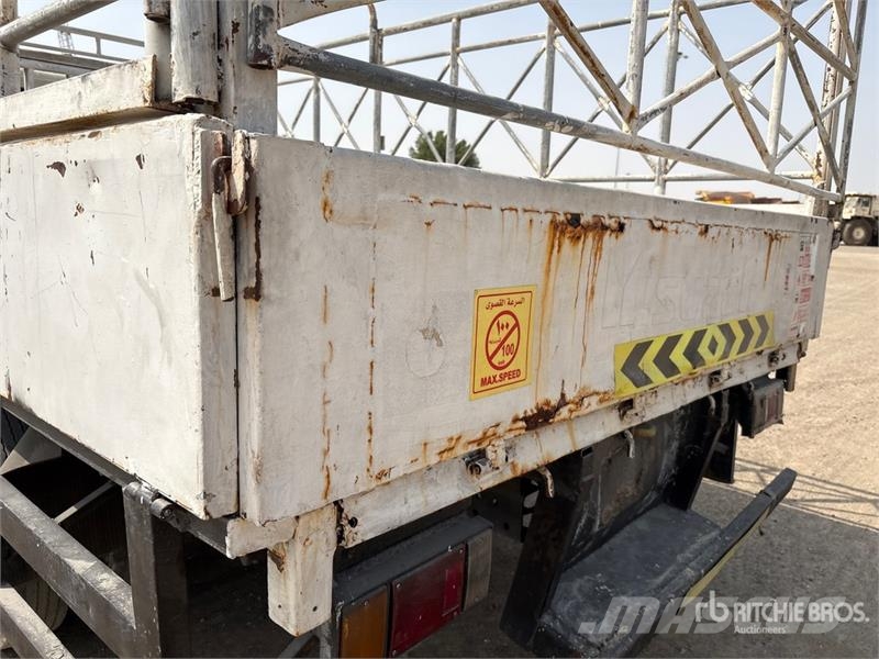 Isuzu NPR Camiones plataforma