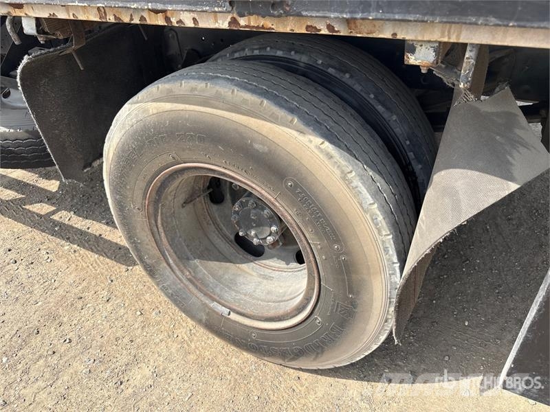Isuzu NPR Camiones plataforma