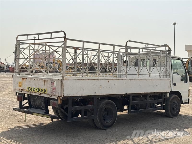Isuzu NPR Camiones plataforma