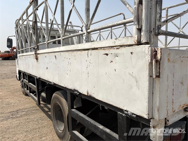 Isuzu NPR Camiones plataforma