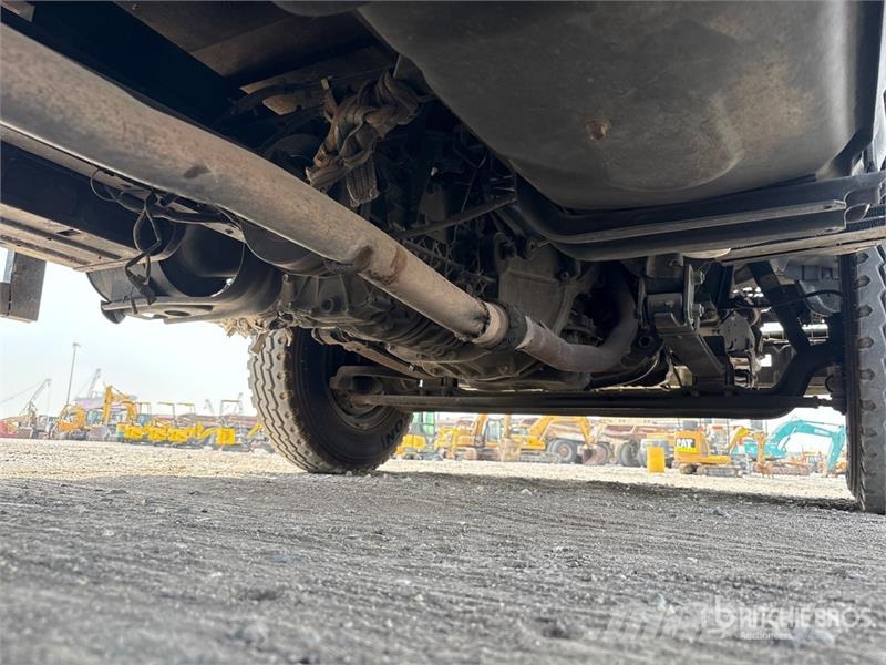 Isuzu NPR Camiones plataforma