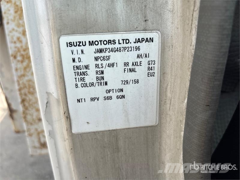 Isuzu NPR Camiones plataforma