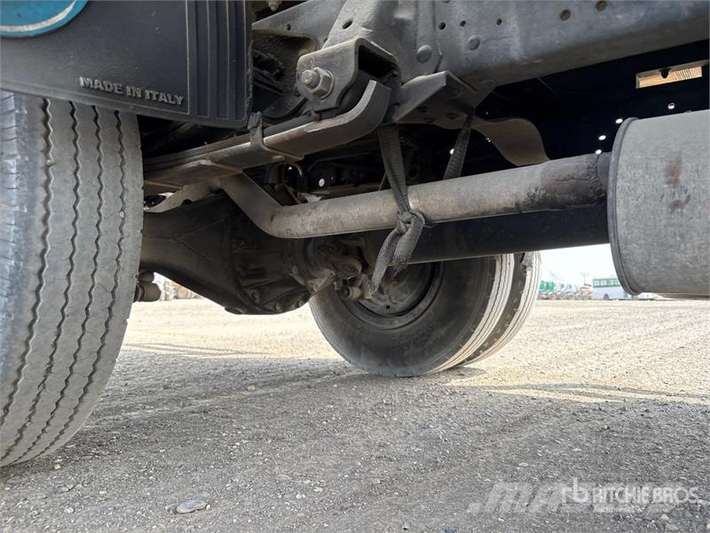 Isuzu NPR Camiones plataforma