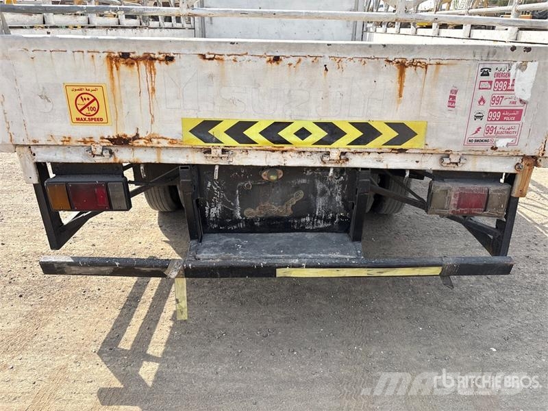 Isuzu NPR Camiones plataforma
