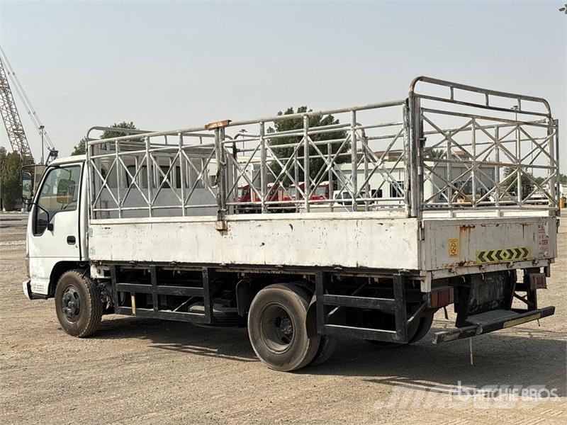 Isuzu NPR Camiones plataforma