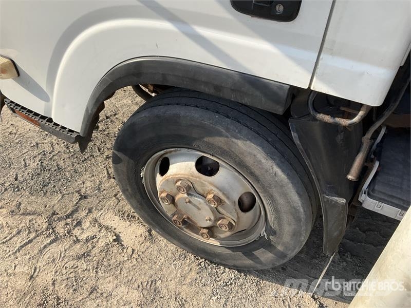 Isuzu NPR75 4x2 Flatbed Truck 平板式/側卸式卡車