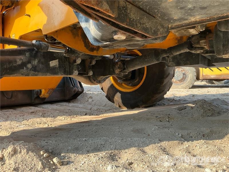 JCB 3CX لوادر ذات جرافات عكسية