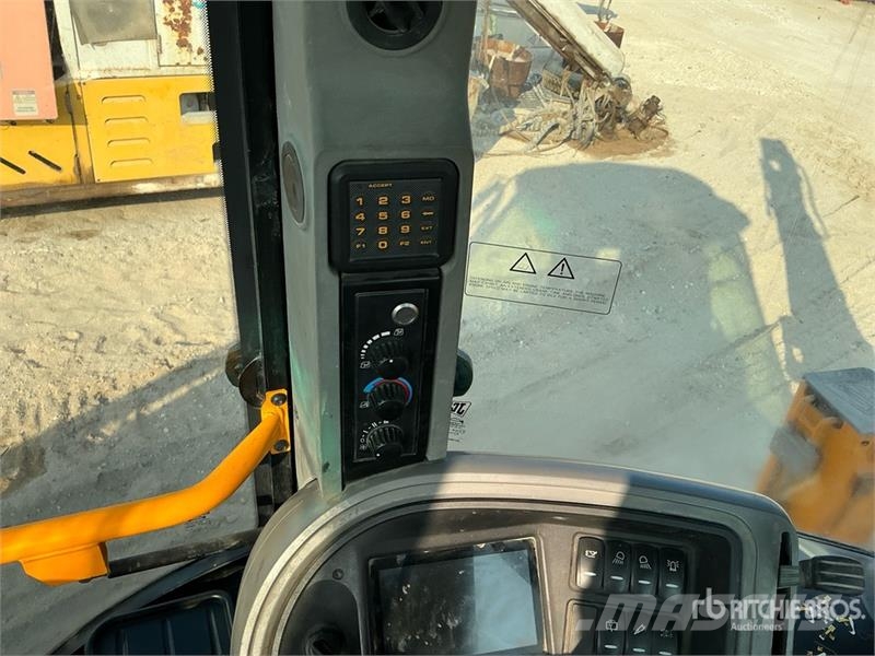 JCB 3CX لوادر ذات جرافات عكسية
