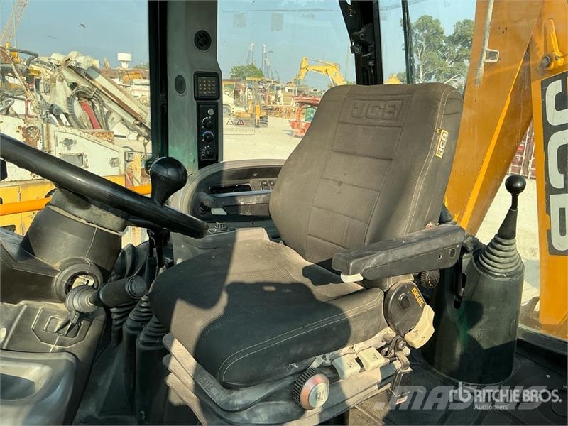 JCB 3CX لوادر ذات جرافات عكسية