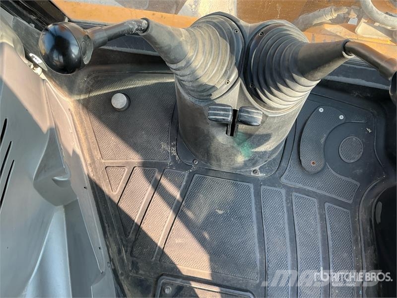 JCB 3CX لوادر ذات جرافات عكسية