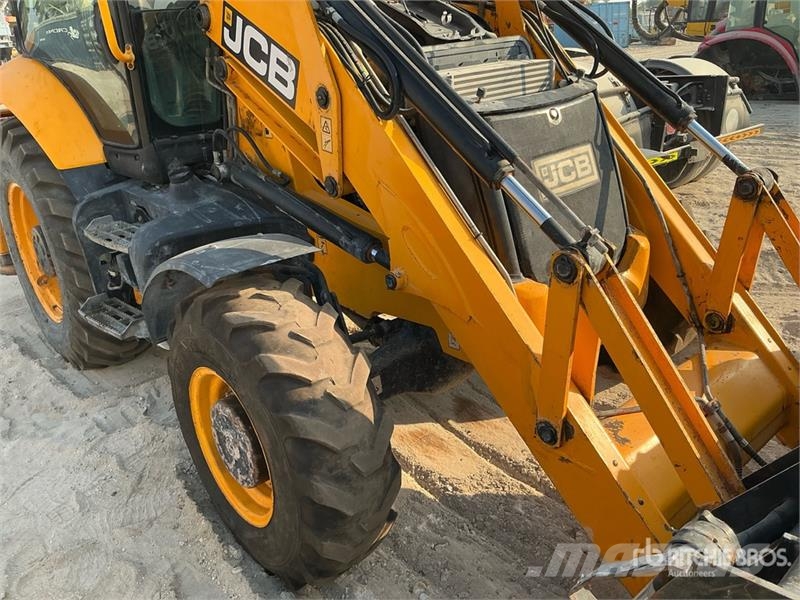 JCB 3CX لوادر ذات جرافات عكسية