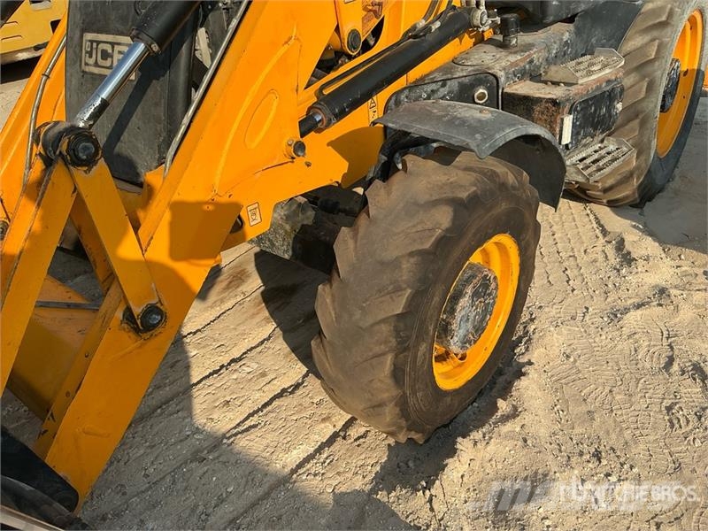 JCB 3CX لوادر ذات جرافات عكسية