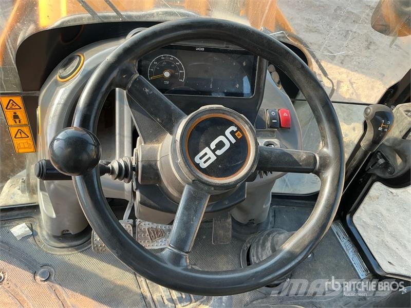 JCB 3CX لوادر ذات جرافات عكسية