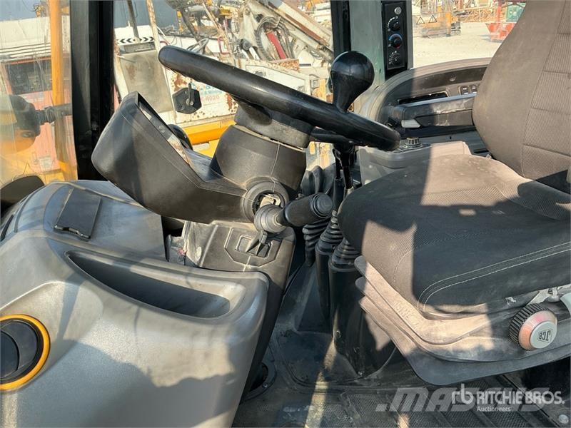 JCB 3CX لوادر ذات جرافات عكسية