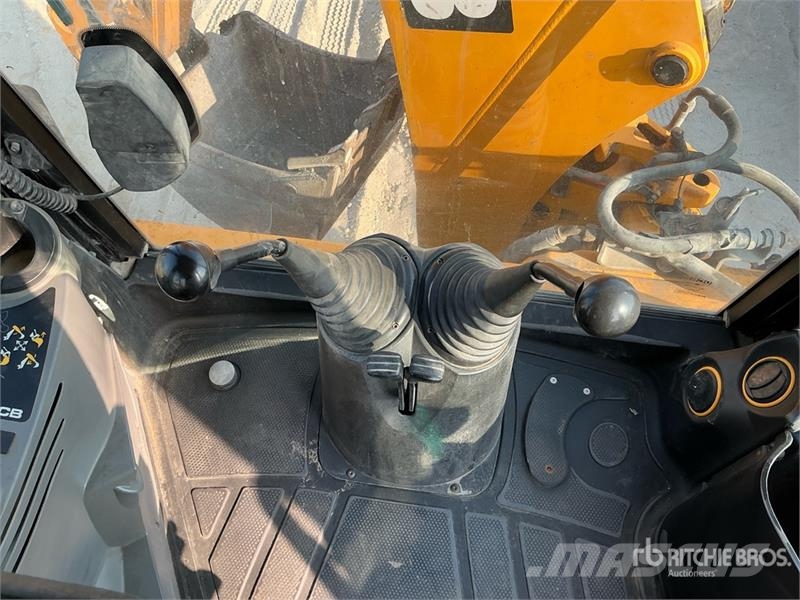 JCB 3CX لوادر ذات جرافات عكسية