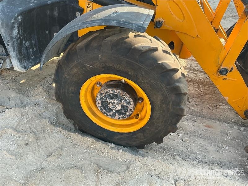 JCB 3CX لوادر ذات جرافات عكسية
