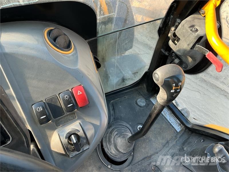 JCB 3CX لوادر ذات جرافات عكسية
