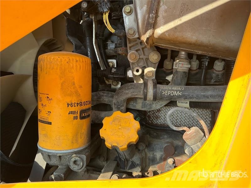 JCB 3CX لوادر ذات جرافات عكسية
