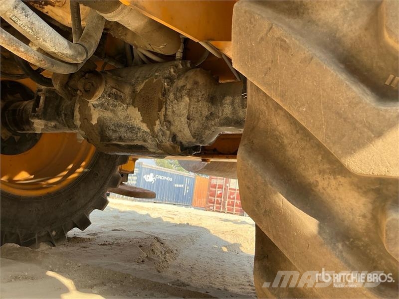 JCB 3CX لوادر ذات جرافات عكسية