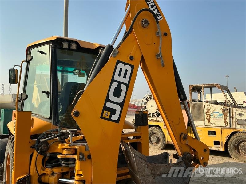 JCB 3CX لوادر ذات جرافات عكسية