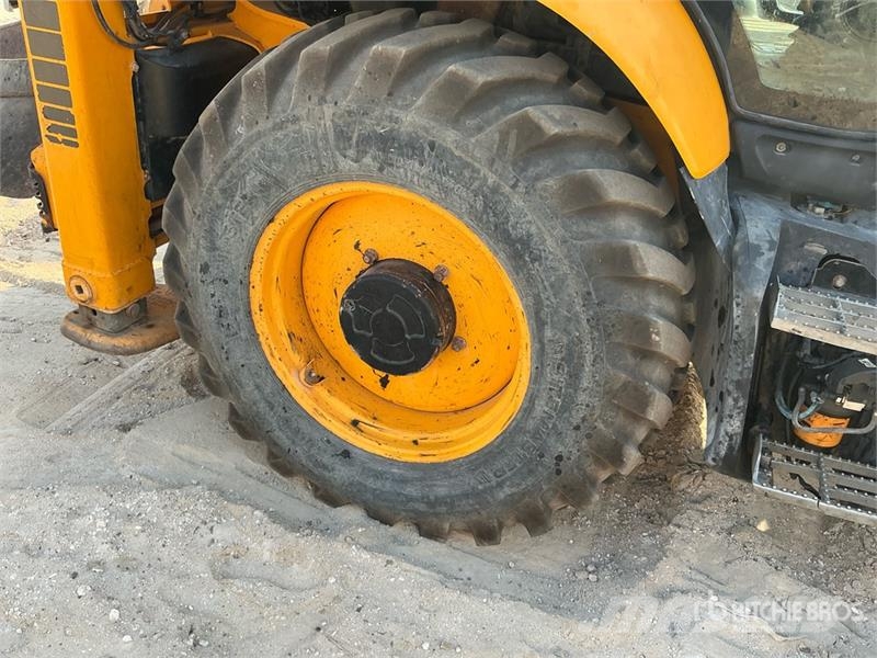 JCB 3CX لوادر ذات جرافات عكسية