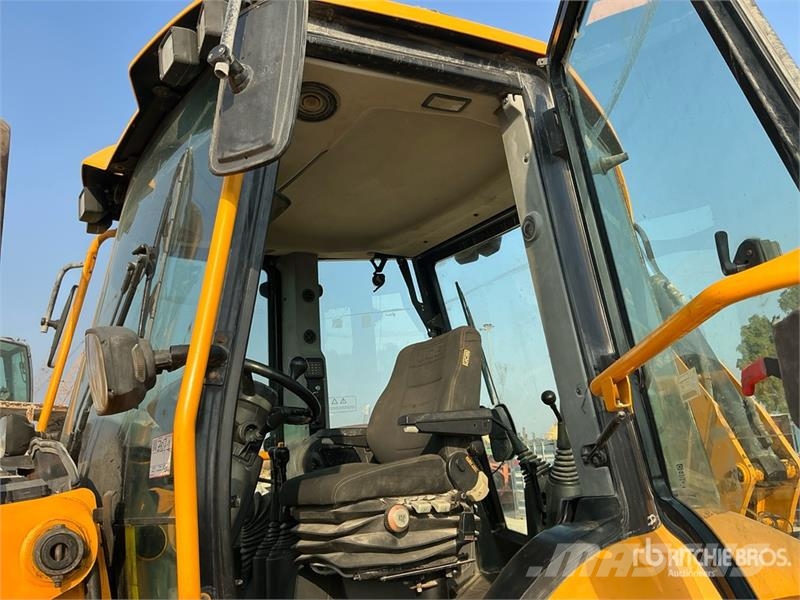 JCB 3CX لوادر ذات جرافات عكسية