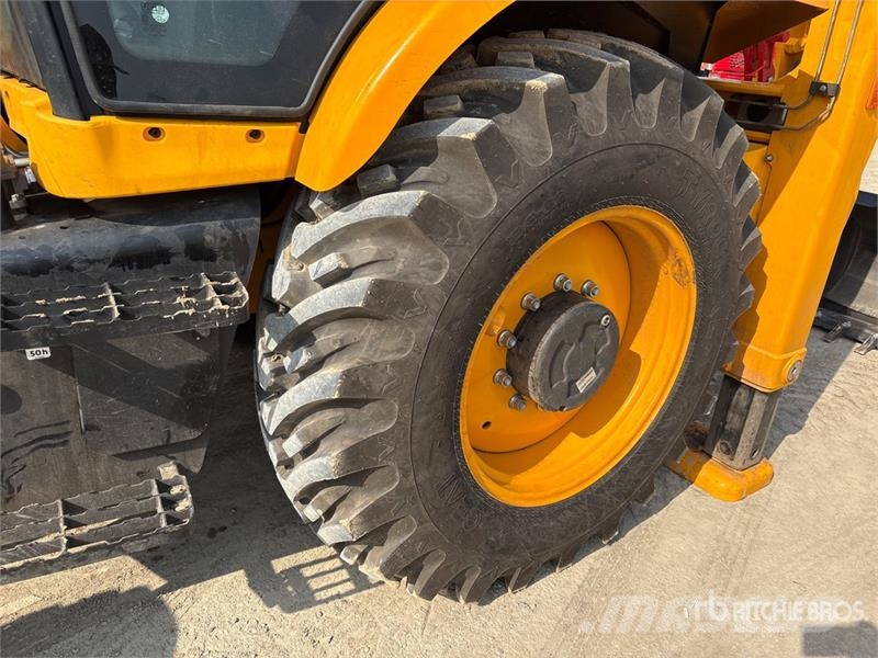 JCB 3DX لوادر ذات جرافات عكسية