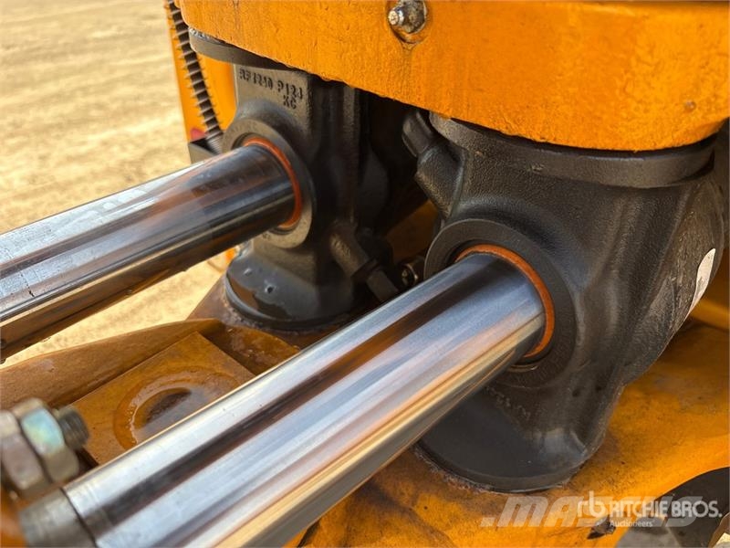 JCB 3DX لوادر ذات جرافات عكسية